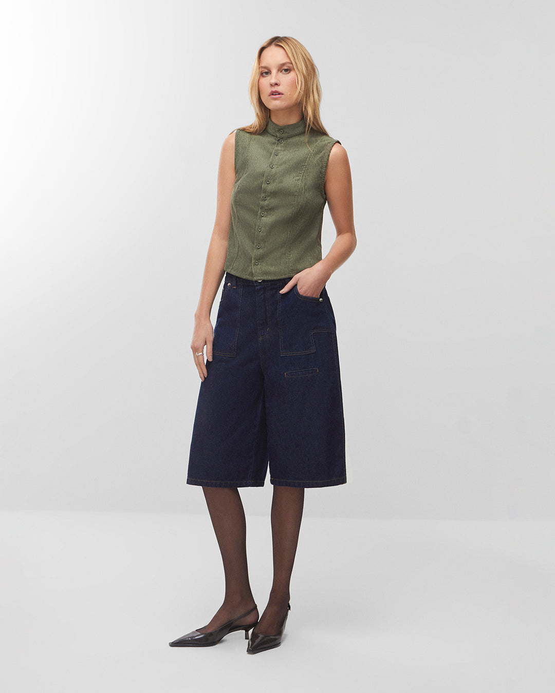 Bermuda jeans wide leg lavagem escura
