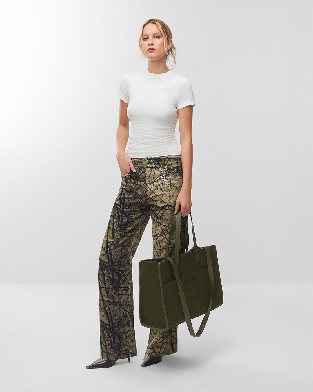 CALÇA SARJA LOOSE FIT | ESTAMPA GALHOS