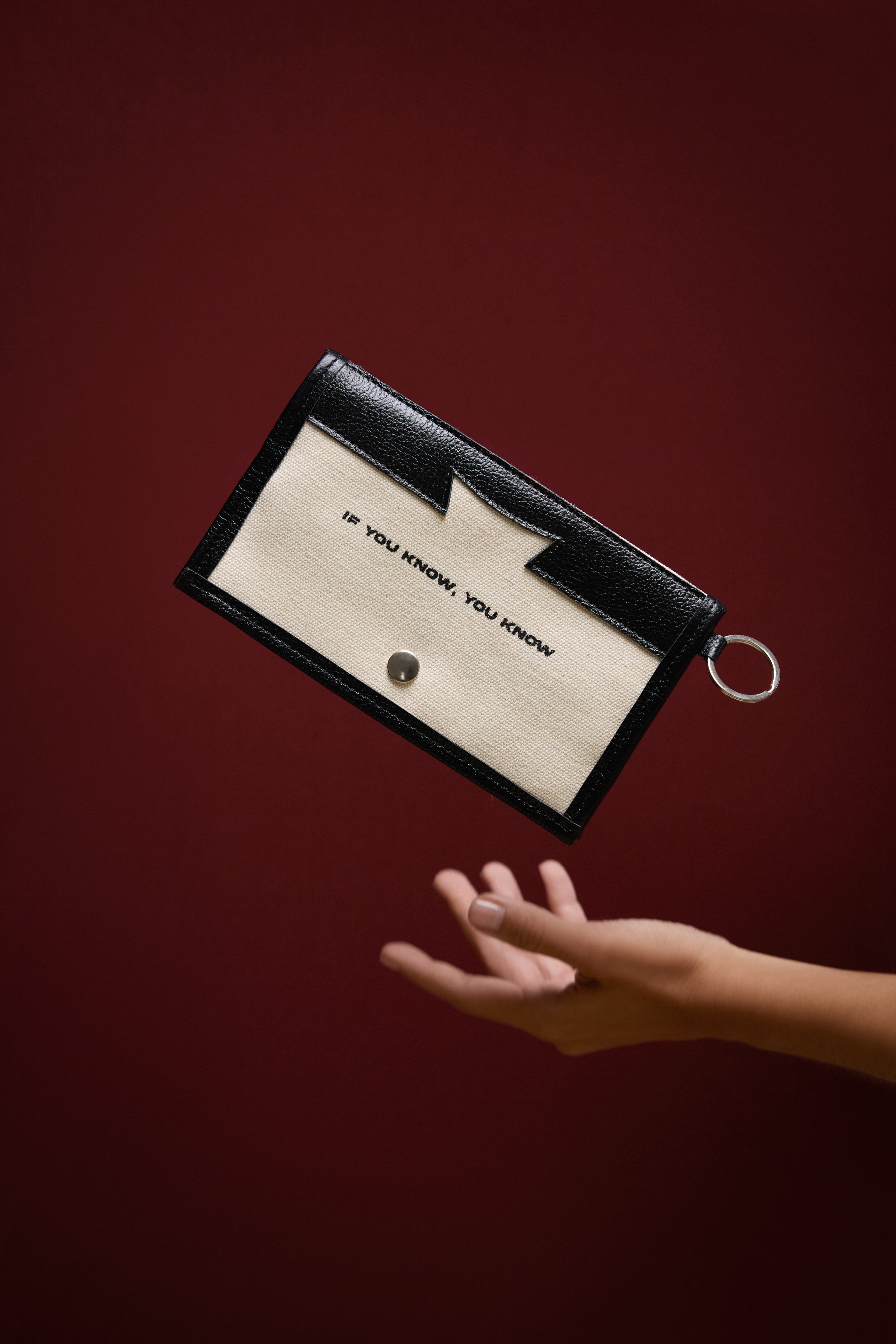 TABAQUEIRA DE COURO RECORTE "H" HIST E NOWDAYS | BEGE