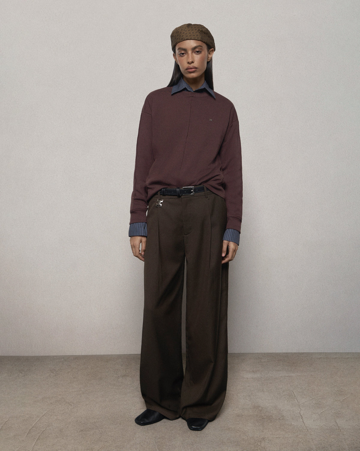 Moletom Careca Marrom HIST em look editorial