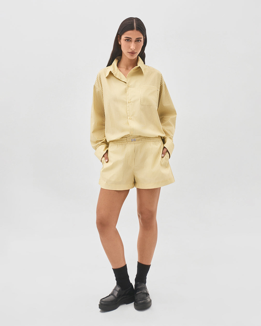 Short cós elástico estampa listrada amarelo