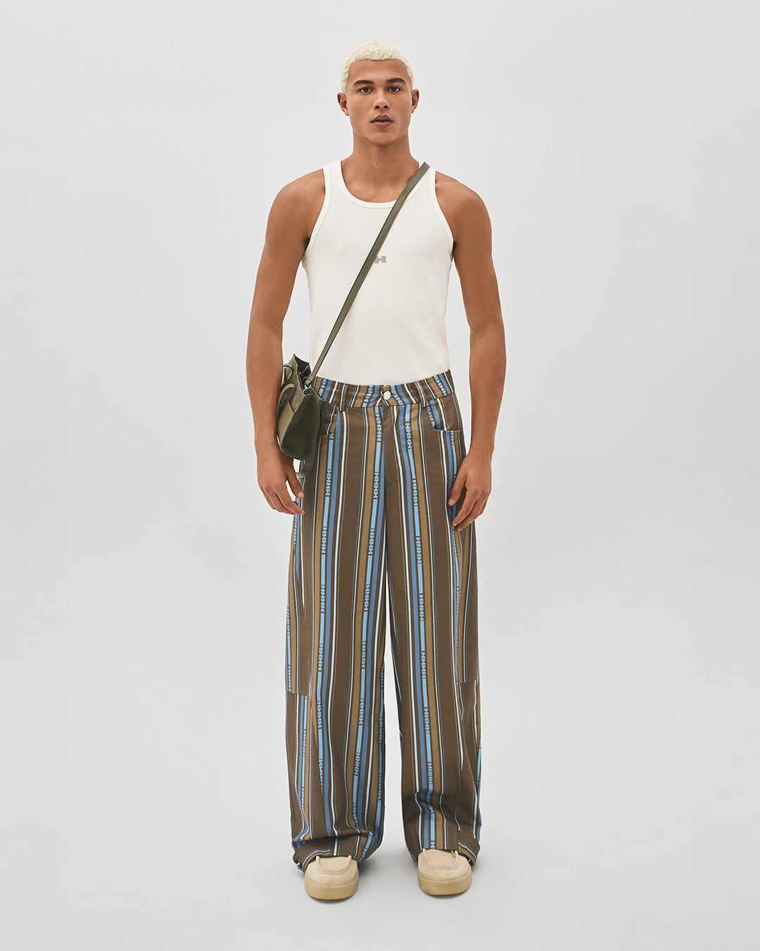 Calça oval de sarja listrada