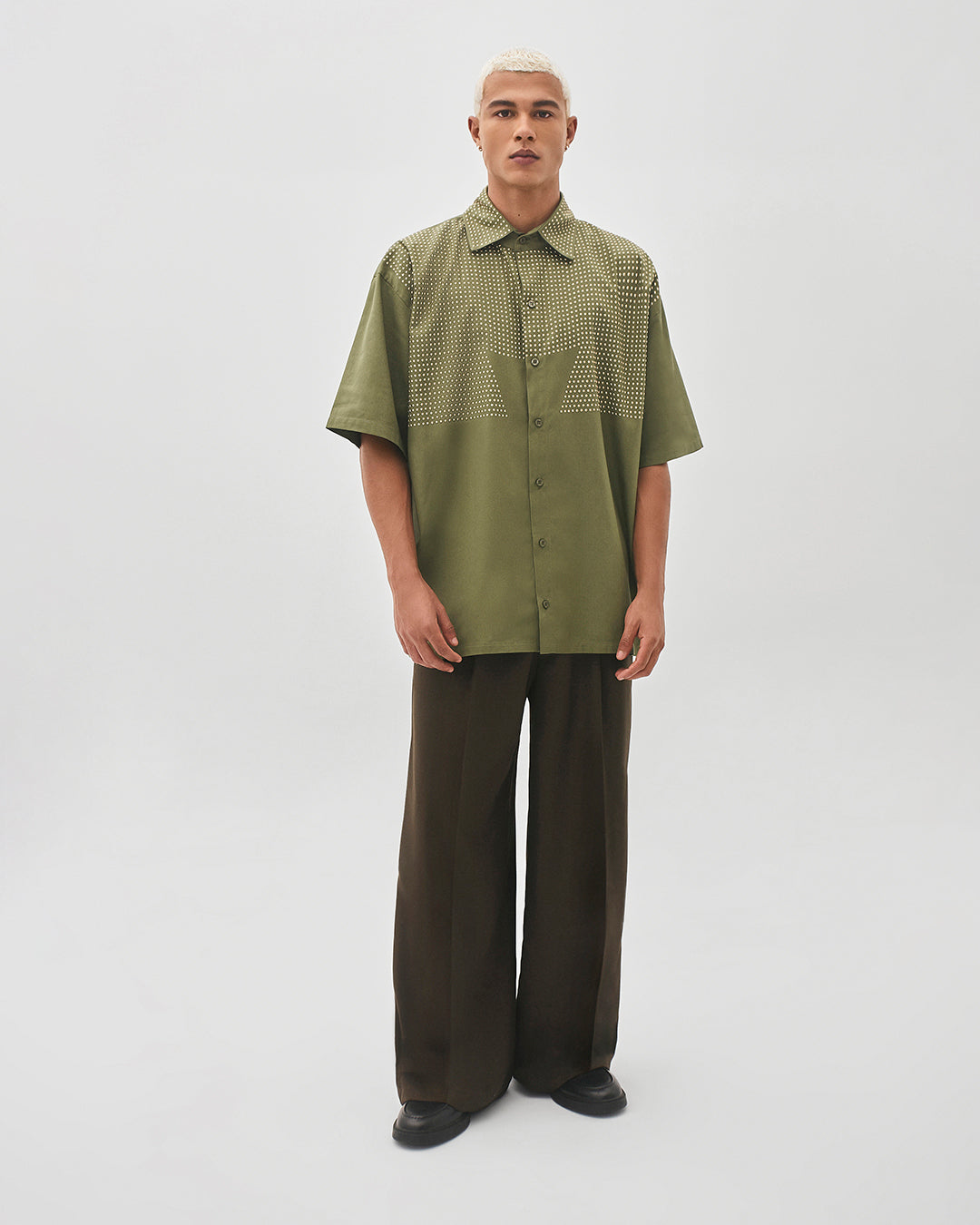 Camisa oversized com aplicação em pedras verde