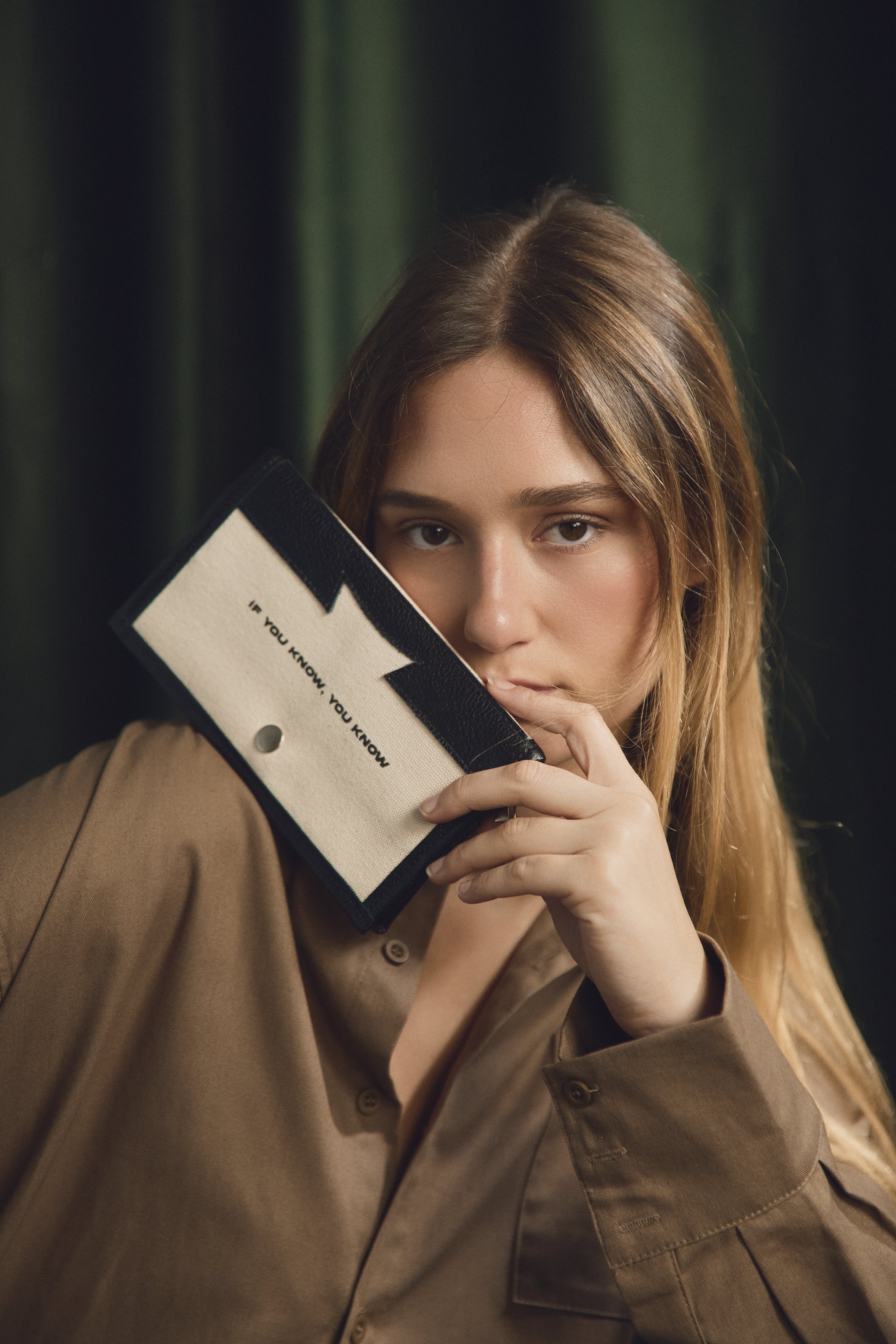 TABAQUEIRA DE COURO RECORTE "H" HIST E NOWDAYS | BEGE