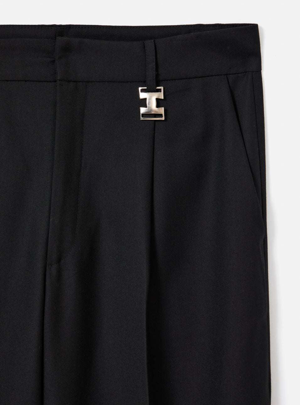 Calça alfaiataria wide leg preta – detalhe cintura e caimento