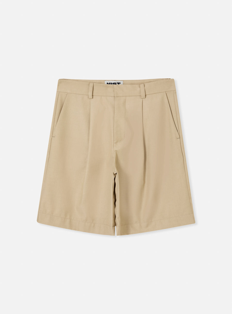 Bermuda com pregas de alfaiataria bege